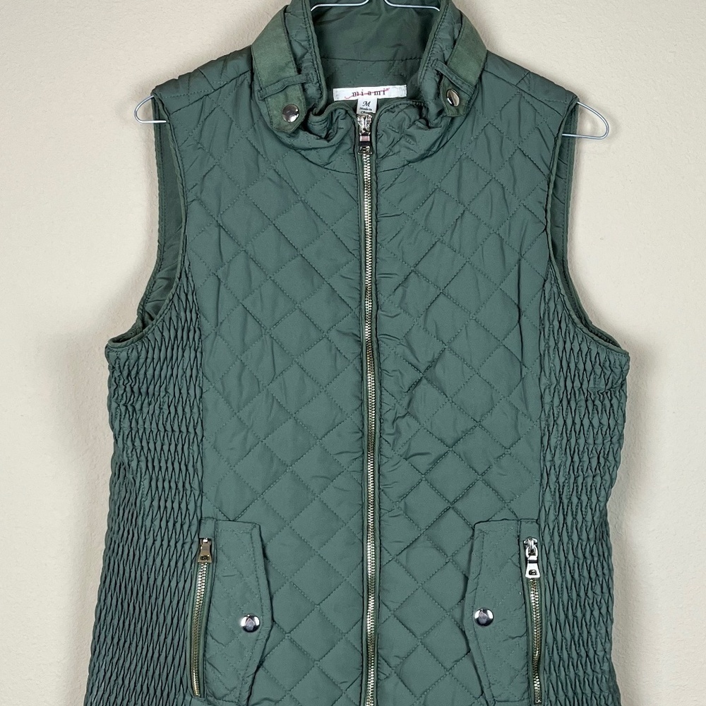 Francesca's Miami Olive Green Snap Collar Quilted Puffer Vest; Size S/M; EUC